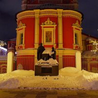 Памятник братьям Лихудам в Богоявленском переулке. :: Татьяна Помогалова