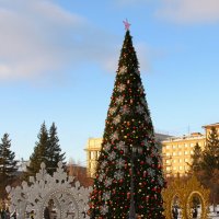 Главное Новогоднее дерево города :: Vlad Сергиевич