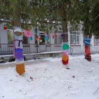 Украшенные деревья в детском саду :: Мария Васильева