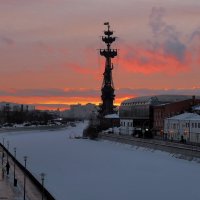 Красивый закат в холодной Москве :: Евгений Седов