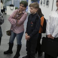 Семья Луневских пришла на выставку старейшего фотографа Брянска :: Евгений 