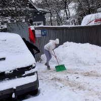Снегоуборочная гимнастика. :: Татьяна Помогалова