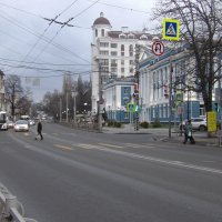 На пешеходном переходе :: Валентин Семчишин