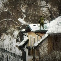 Сброс снега ... :: Владимир Шошин