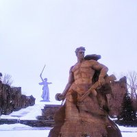 Памятник солдату на Мамаевом кургане :: Людмила Смородинская