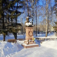 Святой Лука -Хирург . Памятник в Новосибирской областной больнице . :: Мила Бовкун
