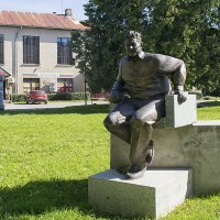 Памятник Эдгарсу Каулиньшу в Лиелварде :: Регина 