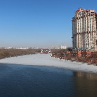 Мартовская река Москва :: Дмитрий И_