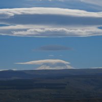 Лентикулярные облака на Эльбрусе :: Евгений Седов