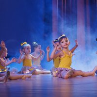 Танцы из детства. :: Евгений Седов