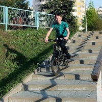 По лестнице на велосипеде с улыбкой. :: Татьяна Помогалова