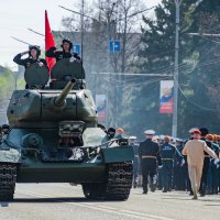 Т-34 на параде в Новокузнецке 2024 :: Николай Чекалин