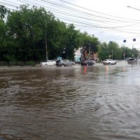 Дождь прошёл и улицы превратились в бурные реки :: Galina Solovova