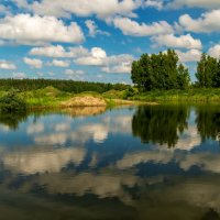 В воду смотрятся облака. :: Андрей Дворников