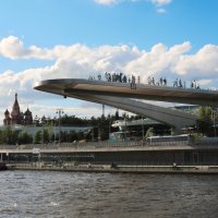 Москва, Парящий мост в парке Зарядье :: Надежда Чернецкая