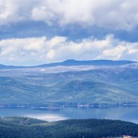 Близкое далеко. Озеро Тургояк. Уральские горы (панорама). :: Алексей Трухин