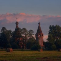 Последние лучи заката Лежат на поле сжатой ржи :: Дмитрий Шишкин