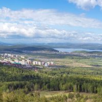 На горе Лысая. Вид на г. Миасс и озеро Тургояк. (панорама) :: Алексей Трухин