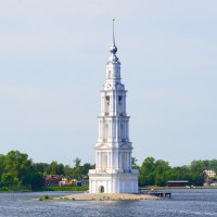 Колокольня на Волге :: Сергей Беляев