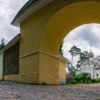 Церковь Архангела Михаила :: Серый 