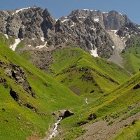 ДОЛИНА БАДАКСАЯ, большой камень. :: Виктор Осипчук