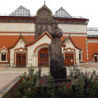 В Замоскворечье,в тихом переулке прекрасная галерея! :: Нина Андронова