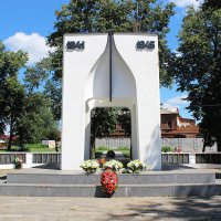 Памятник суздальцам, погибшим в годы Великой Отечественной войны :: Любовь ***