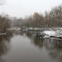 Зима заходит в город :: Дмитрий И_