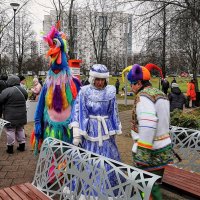 Вот раздала все леденцы,,А чем закусывать  будем ? Петухом , что ли,,,) :: Анатолий Колосов