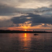 Закат солнца на Днепре :: Олег Самотохин