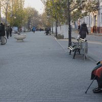 На улице :: Людмила Лопатченко