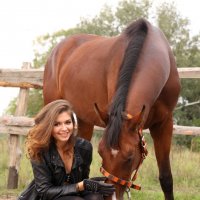Девушка и лошадь 7 :: Ирина Киркиченко