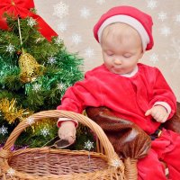 маленький Санта уже собирает подарки...очки для бабушки) :: Натали Задорина