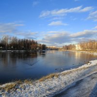 Излуки реки Ловать в городе Великие Луки... :: Владимир Павлов