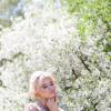 Девушка у цветущей вишни :: Евгения Семенова
