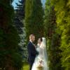 Жених и невеста в зеленом парке :: Георгий Трушкин