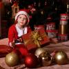 Дед Мороз с подарками под елочкой сидит :: Наталья Преснякова