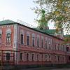 Двухэтажное старинное здание бывшего детского приюта с Князе-Михайловской домовой церковью (1893-94 :: Любовь 