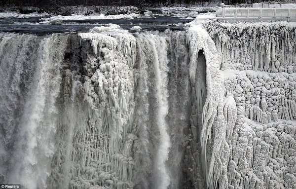 Уникальные фотографии – как замерз Ниагарский водопад