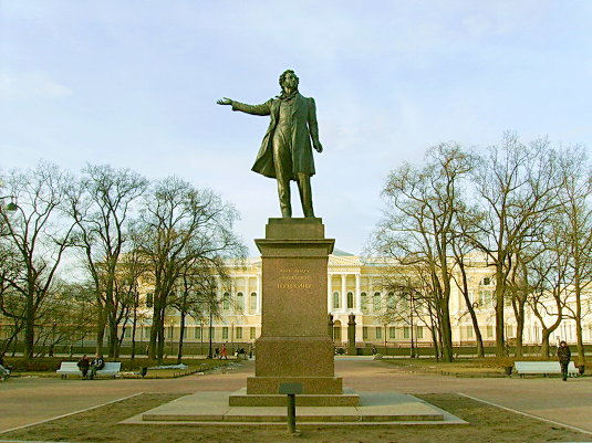 Памятник А.С.Пушкину на пл. Искусств.