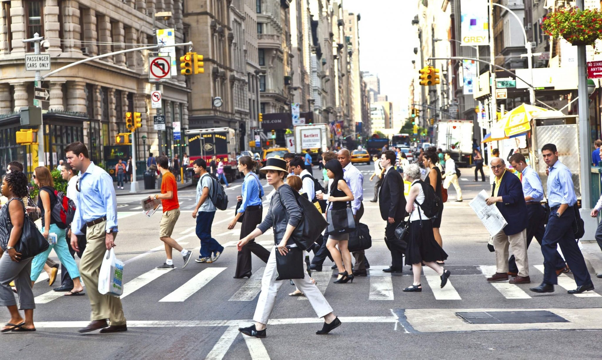 фотографии людей в движении на улице
