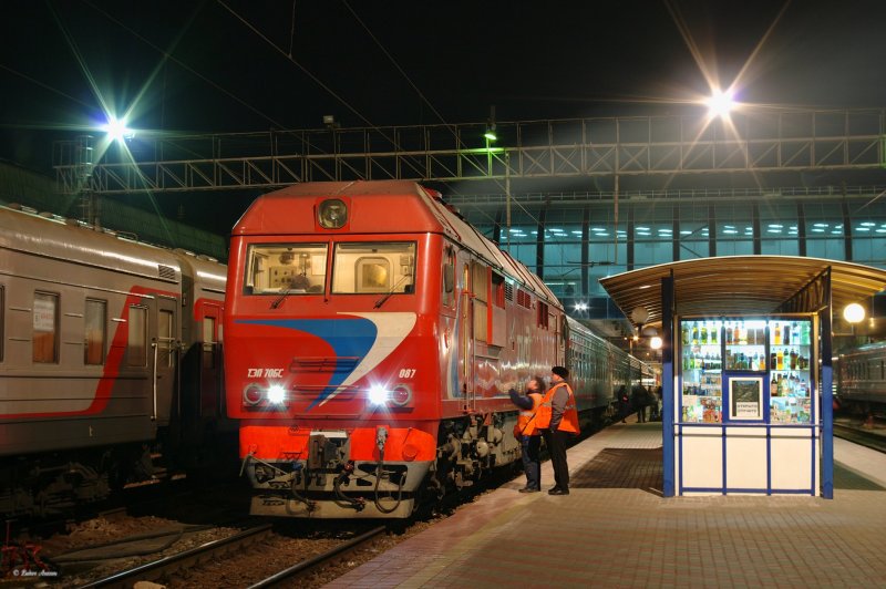 Diesel locomotive TEP70BS-087 wit train Rostov - V