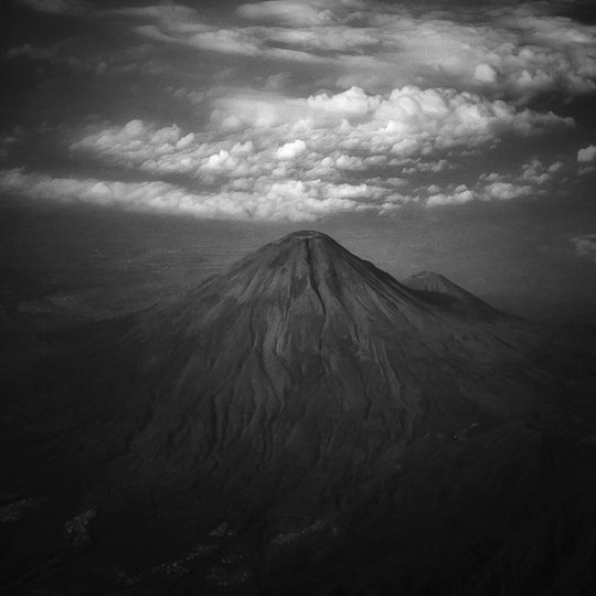 Потрясающие фотографии вулкана Бромо на острове Ява - №1