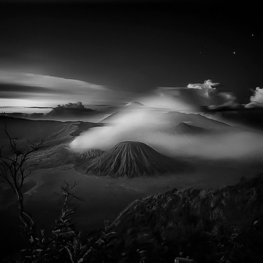 Потрясающие фотографии вулкана Бромо на острове Ява - №13
