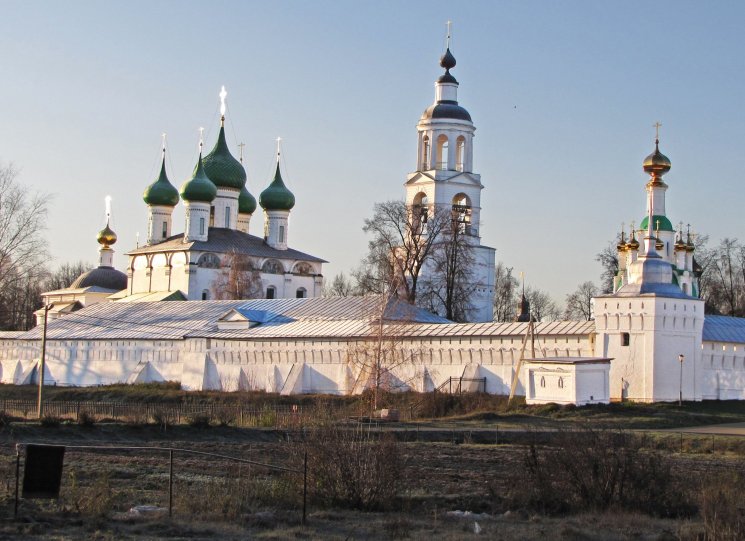 Храмы Толгского монастыря.