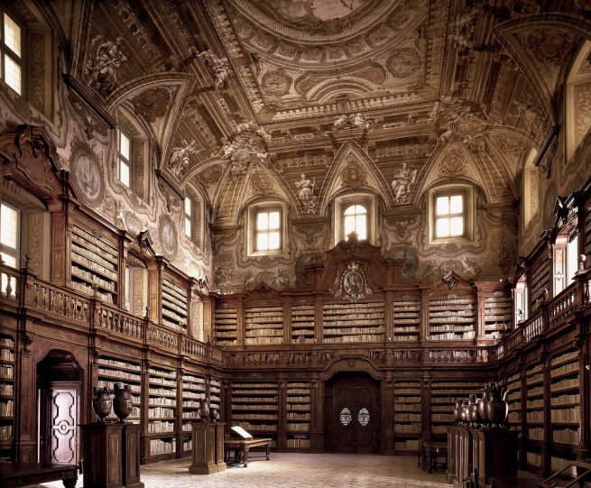 Библиотека Джироламини. Неаполь, Италия.