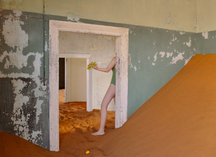 Фотосерия «Еда делает сюрреалистичные вещи в пустыне» - №1