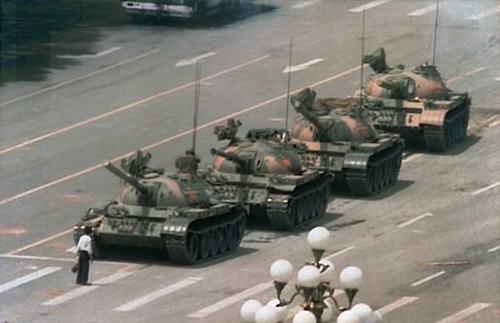 Трагические события на площади Тяньаньмэнь в Пекине 4 июня 1989. Автор: Jeff Widener