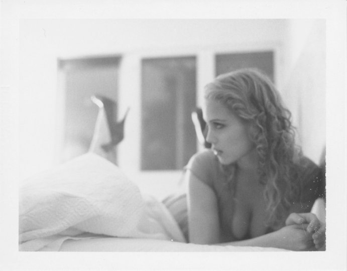 «Dewey Nicks: Polaroids of Women». Polaroid, 1990 года и женщины. - №16
