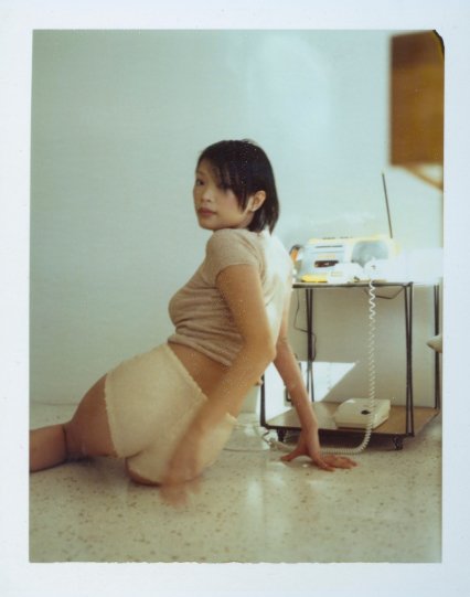 «Dewey Nicks: Polaroids of Women». Polaroid, 1990 года и женщины. - №7